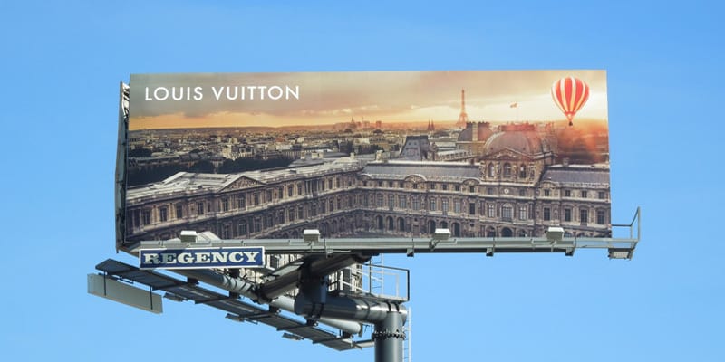Temporary billboards on Parisian landmarks: yes or no? - Discover Walks