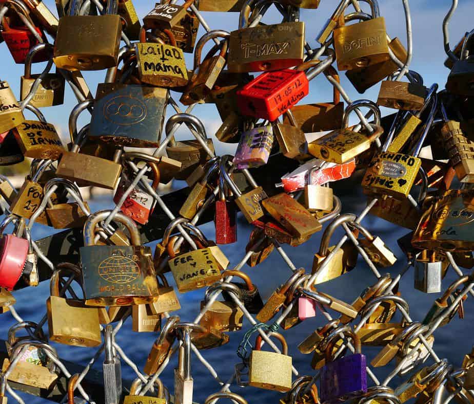 Love Locks on the Pont Des Arts - L'Amour de Paris