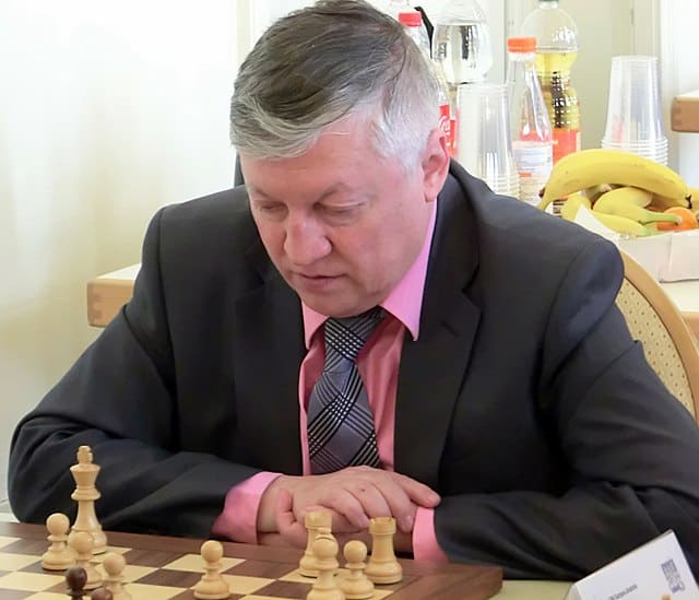 World Chess - 😲 Anatoly Karpov measures the true chess
