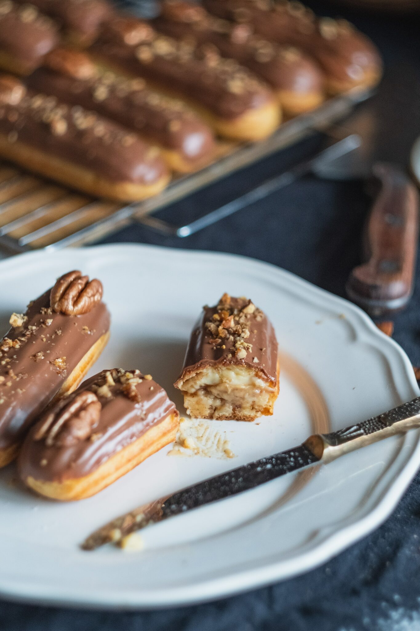 10 Places to eat the Best Eclairs au Chocolat in Paris - Discover Walks ...